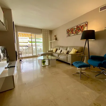 Con Vistas Y Terraza En Guadalmina Mad 公寓