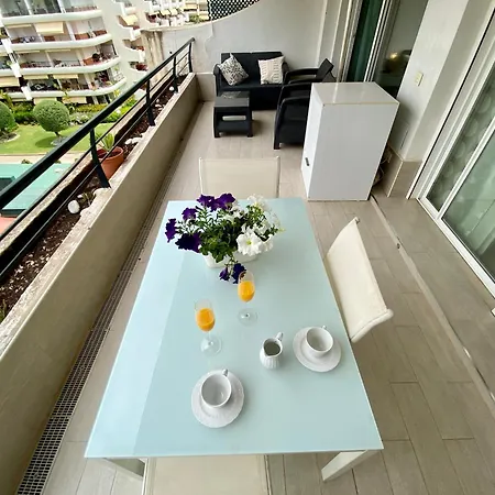 Con Vistas Y Terraza En Guadalmina Mad 公寓 马尔韦利亚