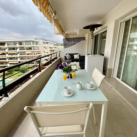 Con Vistas Y Terraza En Guadalmina Mad 公寓