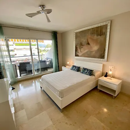 Con Vistas Y Terraza En Guadalmina Mad 公寓 *